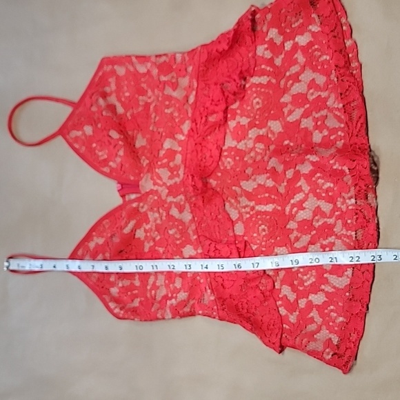 French Connection Size S Red Lace over Nude Ruffle Trim Sleeveless Peplum Top - Picture 10 of 15
